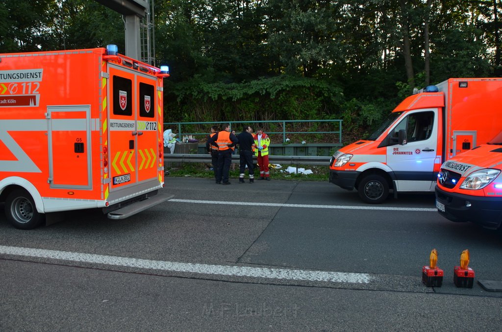 Einsatz BF Koeln Klimaanlage Reisebus defekt A 3 Rich Koeln hoehe Leverkusen P148.JPG